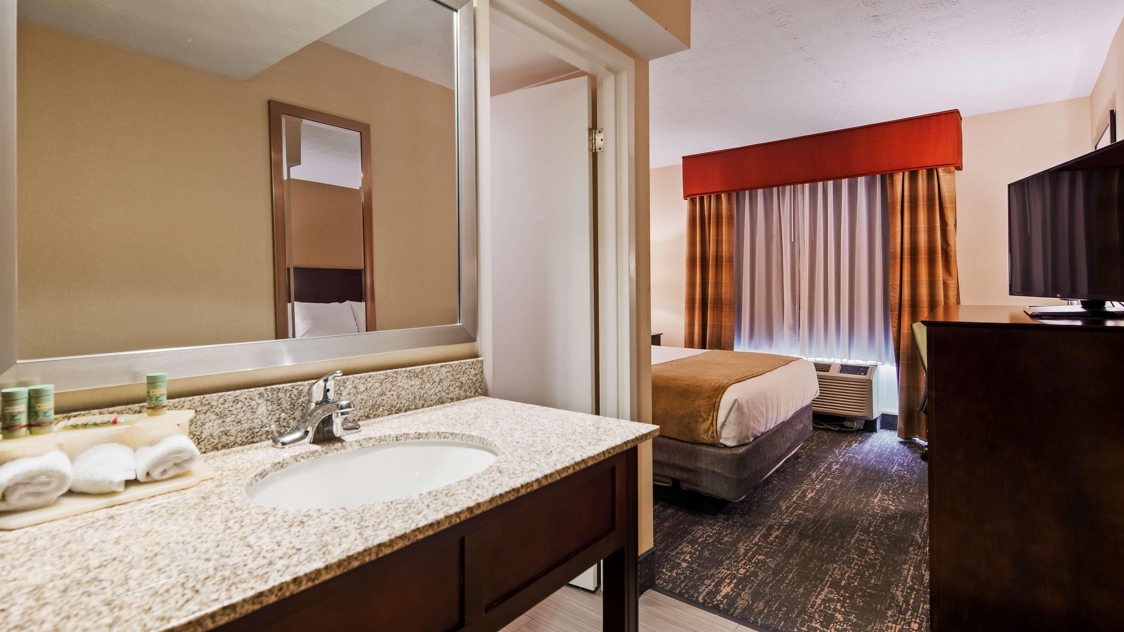 Best Western Plus Hanes Mall Winston-Salem Exterior foto