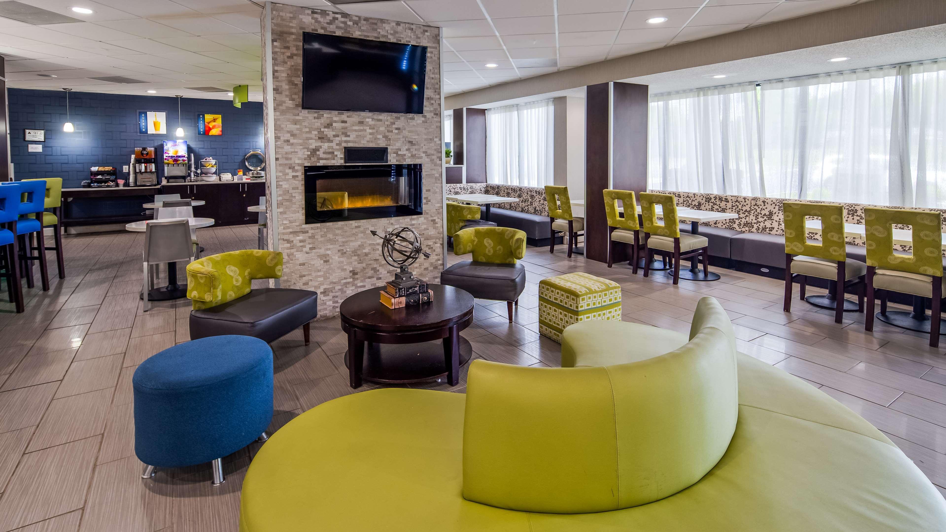 Best Western Plus Hanes Mall Winston-Salem Exterior foto