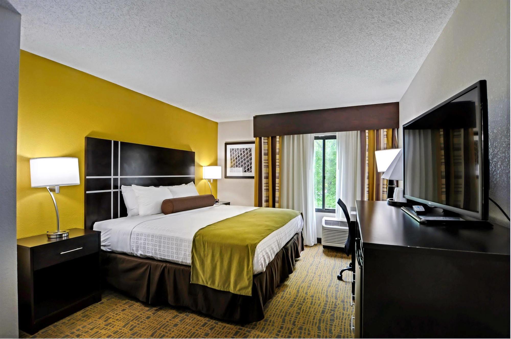 Best Western Plus Hanes Mall Winston-Salem Exterior foto